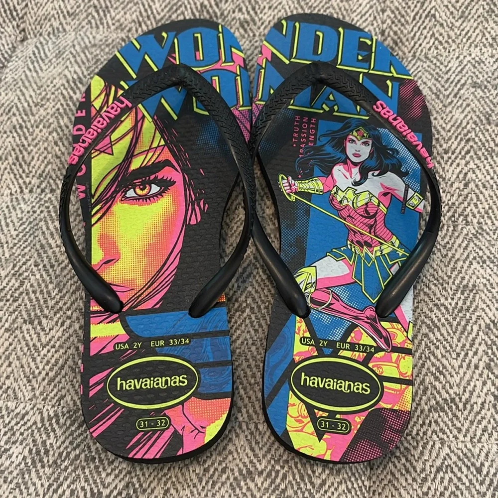 havaianas Wonder Woman flip flops size 2Y